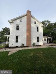 4910 EARL DR, Harrisburg, PA 17112