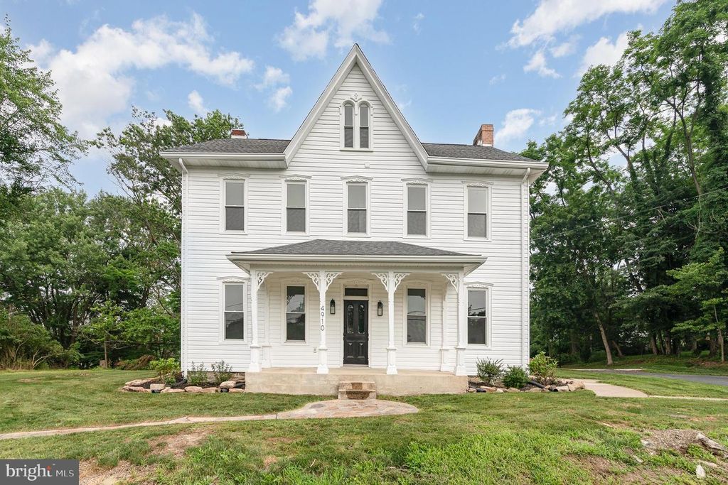 4910 EARL DR, Harrisburg, PA 17112