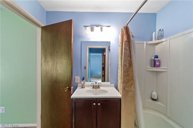 5911 Woodland Drive, North Ridgeville, OH 44039