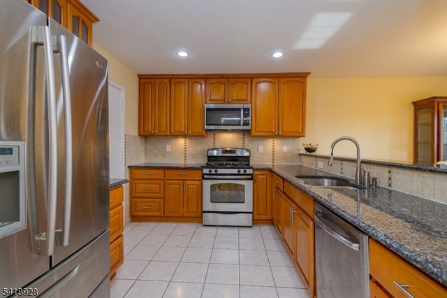 262 Abbey Dr, Franklin Twp., NJ 08873