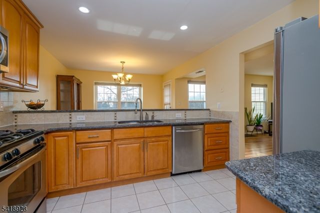 262 Abbey Dr, Franklin Twp., NJ 08873