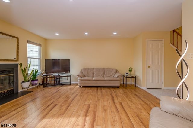 262 Abbey Dr, Franklin Twp., NJ 08873