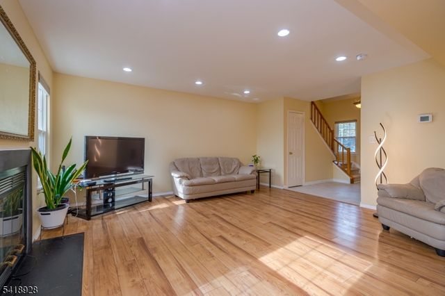 262 Abbey Dr, Franklin Twp., NJ 08873