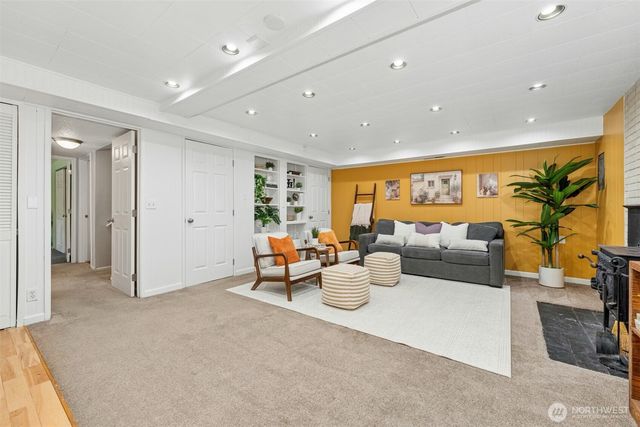 711 Eagle Cliff Rd NE, Bainbridge Island, WA 98110