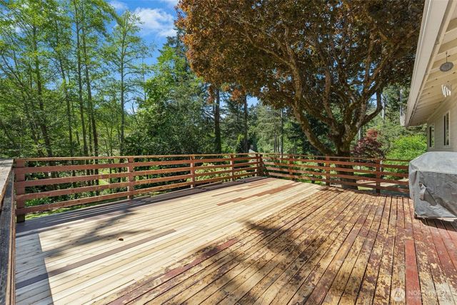 711 Eagle Cliff Rd NE, Bainbridge Island, WA 98110