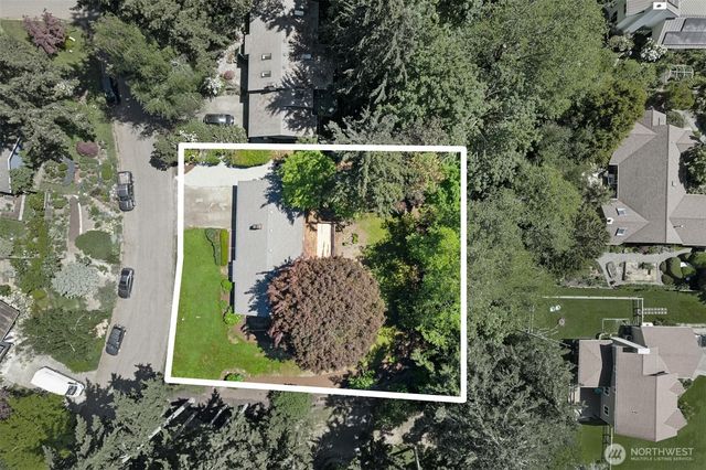 711 Eagle Cliff Rd NE, Bainbridge Island, WA 98110