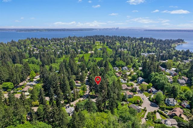 711 Eagle Cliff Rd NE, Bainbridge Island, WA 98110