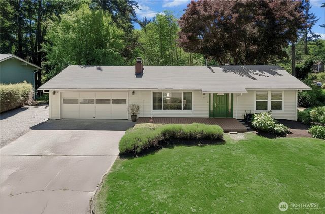 711 Eagle Cliff Rd NE, Bainbridge Island, WA 98110