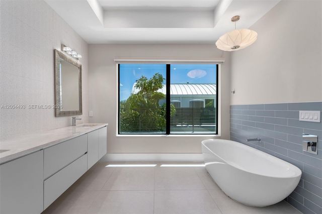 104 NE 16th Ter, Fort Lauderdale, FL 33301