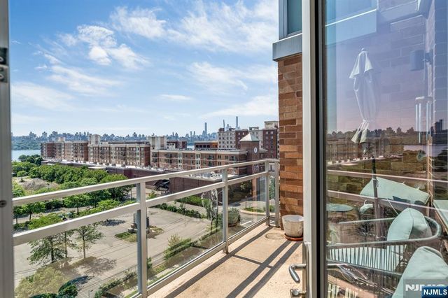 916 Hudson Park, Edgewater, NJ 07020