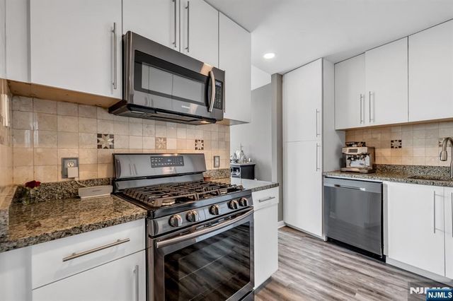 916 Hudson Park, Edgewater, NJ 07020