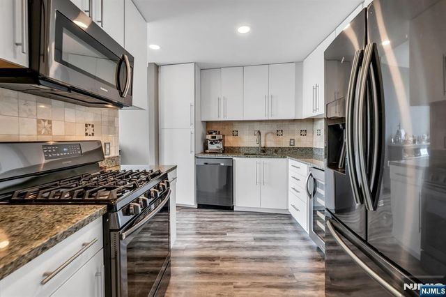 916 Hudson Park, Edgewater, NJ 07020
