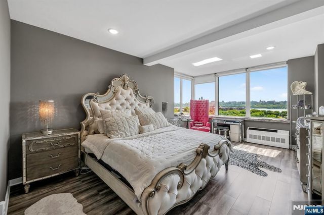 916 Hudson Park, Edgewater, NJ 07020
