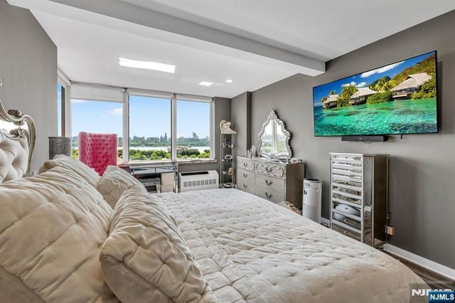 916 Hudson Park, Edgewater, NJ 07020