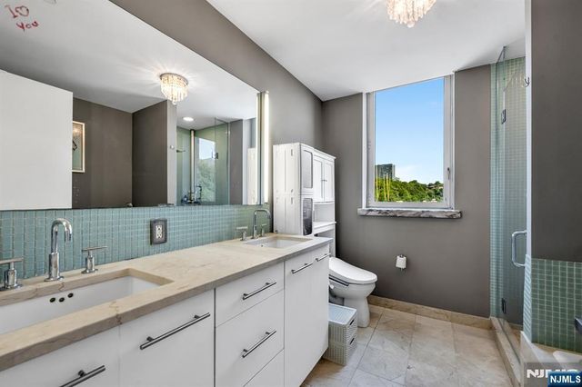 916 Hudson Park, Edgewater, NJ 07020