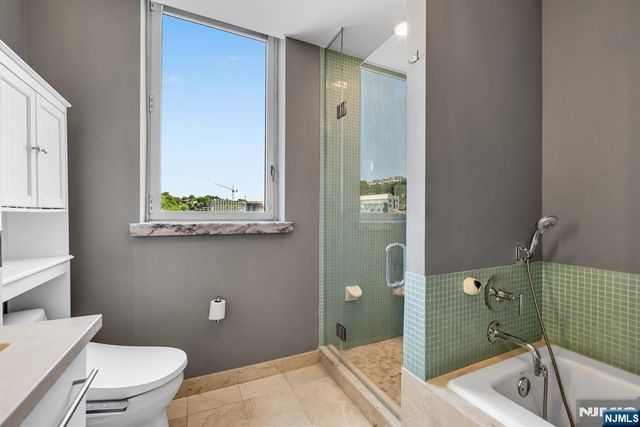 916 Hudson Park, Edgewater, NJ 07020