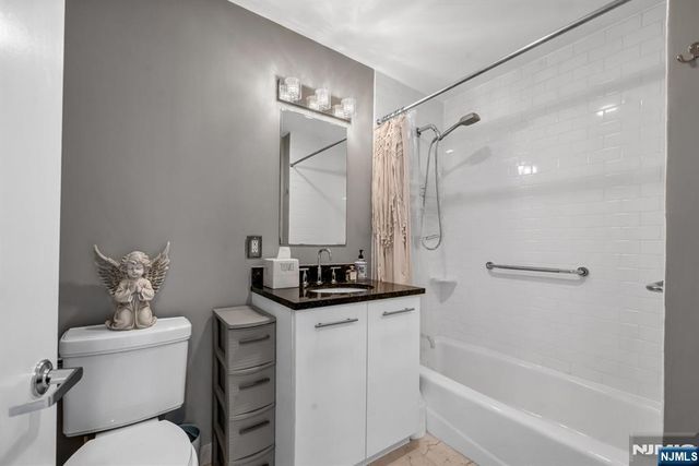 916 Hudson Park, Edgewater, NJ 07020