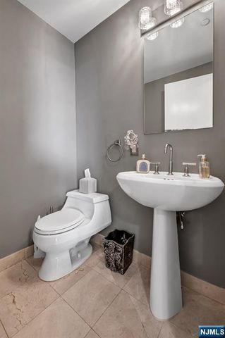 916 Hudson Park, Edgewater, NJ 07020