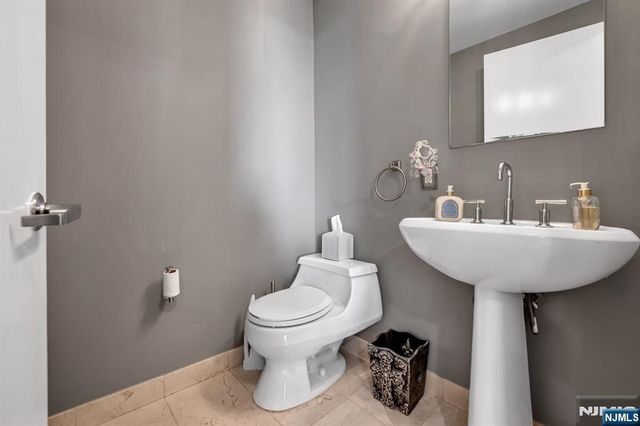 916 Hudson Park, Edgewater, NJ 07020