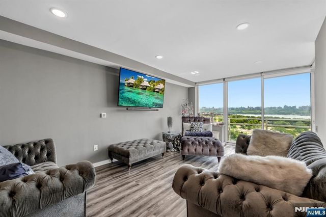 916 Hudson Park, Edgewater, NJ 07020