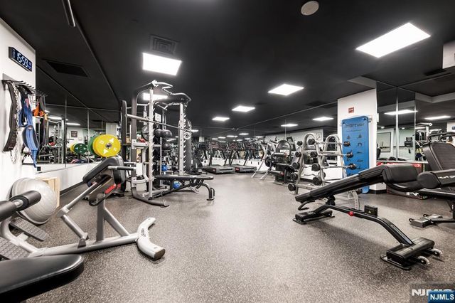 916 Hudson Park, Edgewater, NJ 07020