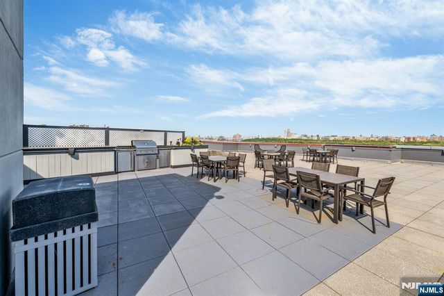 916 Hudson Park, Edgewater, NJ 07020