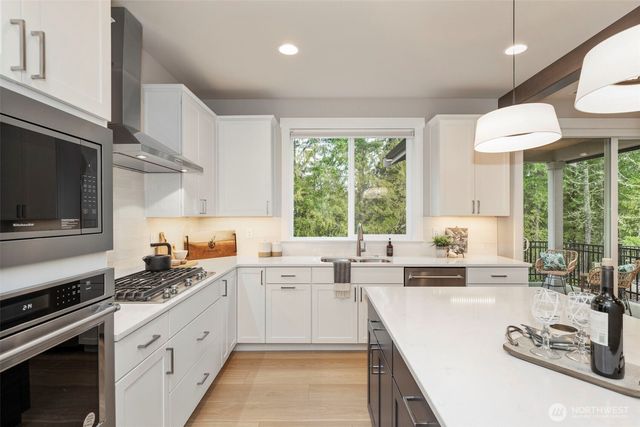 18585 Sawgrass Drive NE, Poulsbo, WA 98370