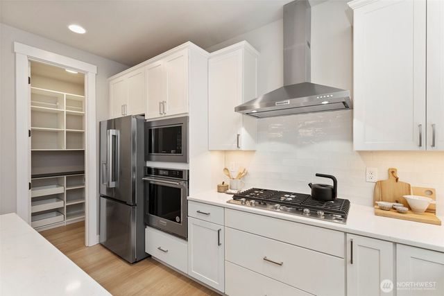 18585 Sawgrass Drive NE, Poulsbo, WA 98370