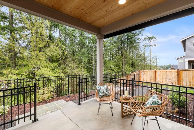 18585 Sawgrass Drive NE, Poulsbo, WA 98370