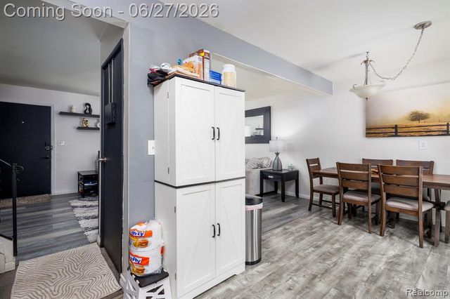 15212 Orchard Court, Romulus, MI 48174
