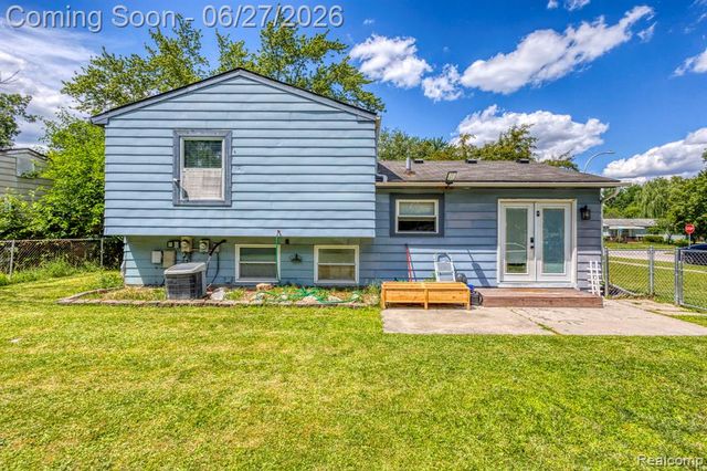 15212 Orchard Court, Romulus, MI 48174