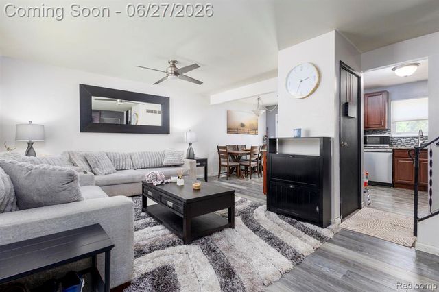 15212 Orchard Court, Romulus, MI 48174
