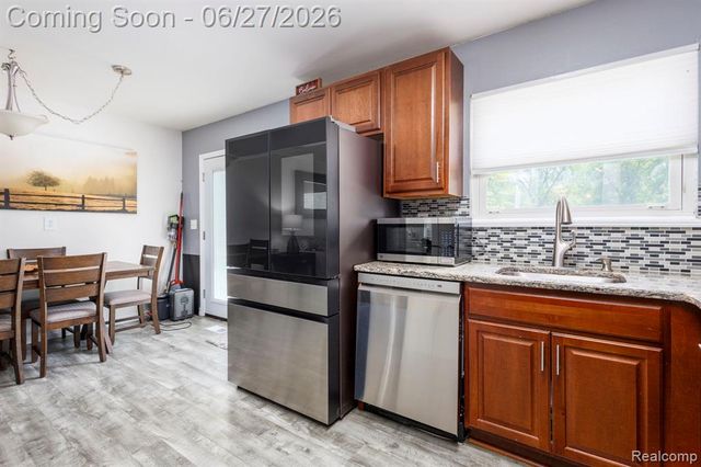 15212 Orchard Court, Romulus, MI 48174