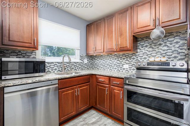 15212 Orchard Court, Romulus, MI 48174