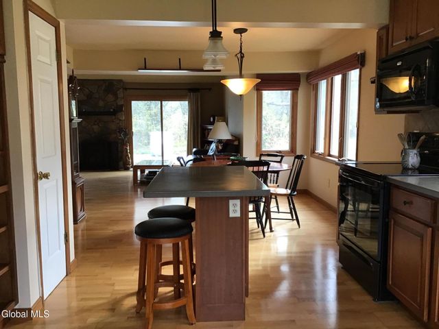 48 Carrie Court, Niskayuna, NY 12309