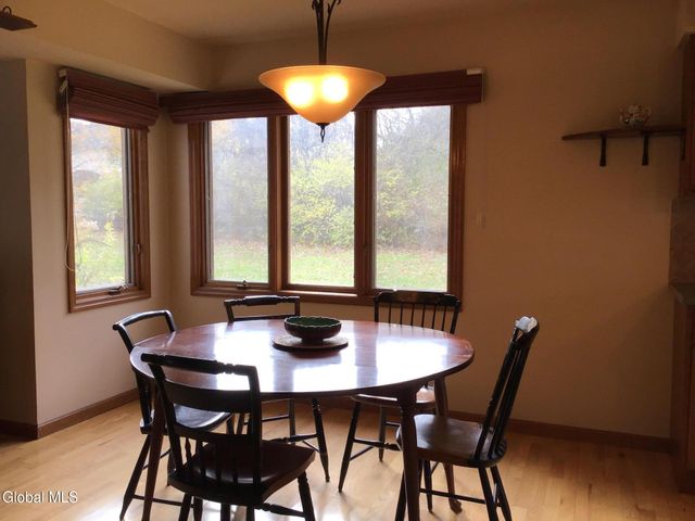 48 Carrie Court, Niskayuna, NY 12309