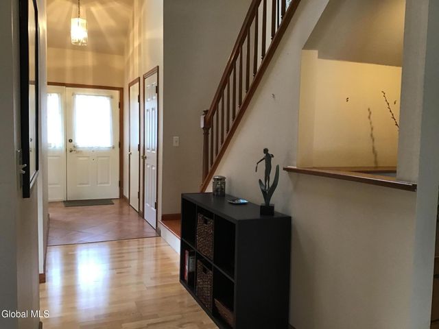 48 Carrie Court, Niskayuna, NY 12309