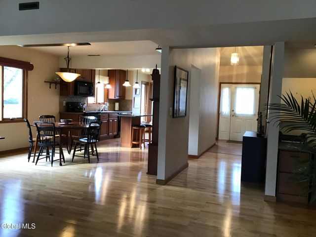 48 Carrie Court, Niskayuna, NY 12309