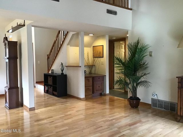 48 Carrie Court, Niskayuna, NY 12309