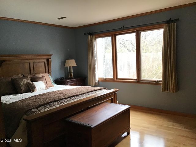 48 Carrie Court, Niskayuna, NY 12309