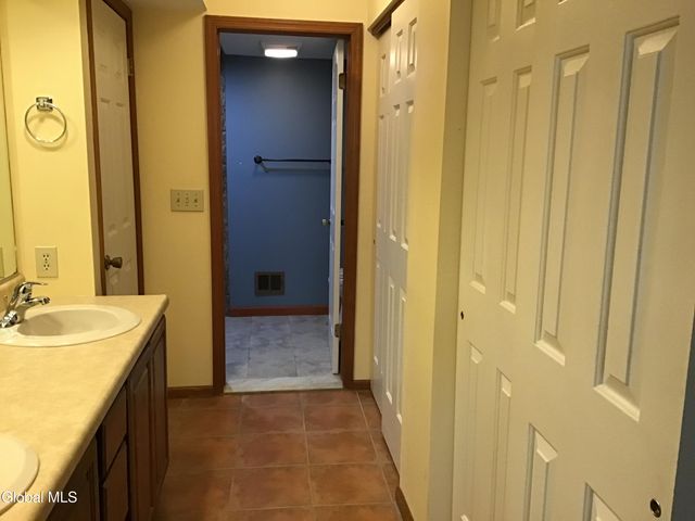 48 Carrie Court, Niskayuna, NY 12309