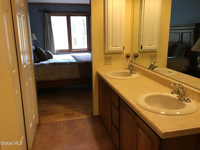 48 Carrie Court, Niskayuna, NY 12309