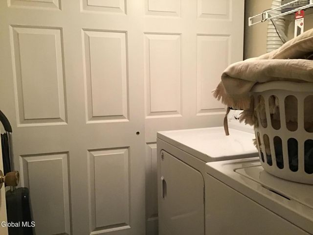 48 Carrie Court, Niskayuna, NY 12309