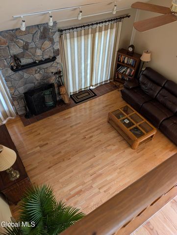 48 Carrie Court, Niskayuna, NY 12309