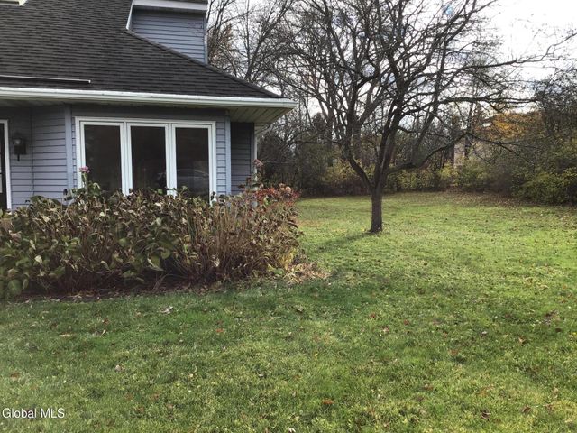 48 Carrie Court, Niskayuna, NY 12309