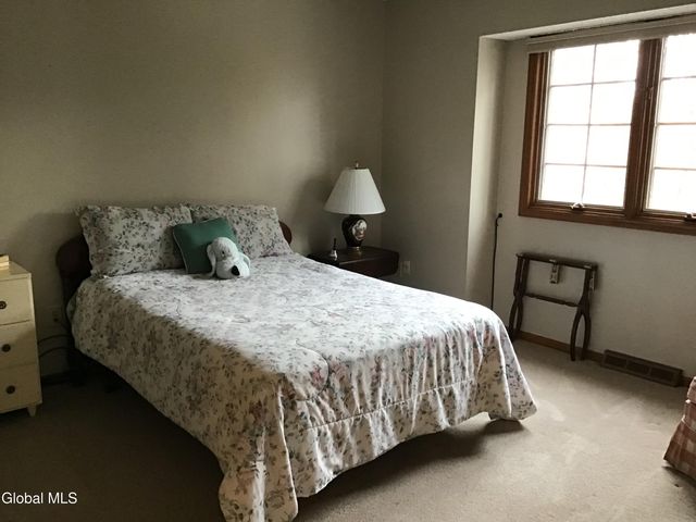 48 Carrie Court, Niskayuna, NY 12309