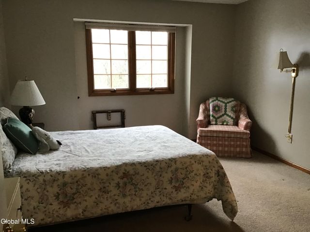 48 Carrie Court, Niskayuna, NY 12309