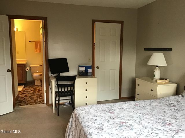 48 Carrie Court, Niskayuna, NY 12309