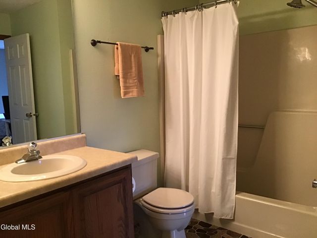 48 Carrie Court, Niskayuna, NY 12309