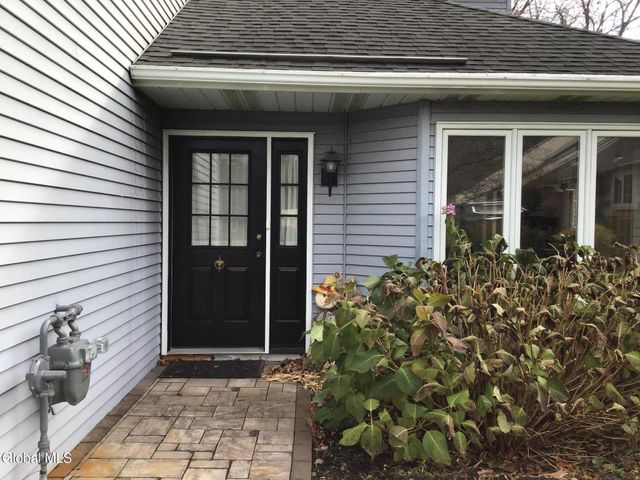48 Carrie Court, Niskayuna, NY 12309